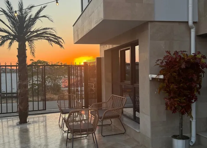 Ivon Apartments